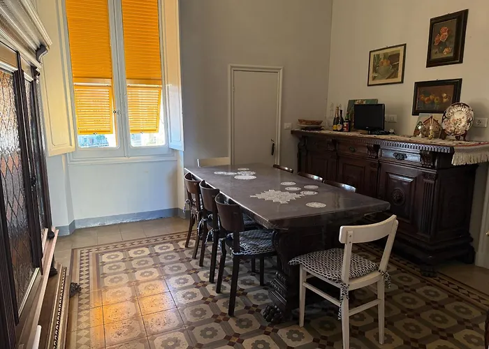Palazzo Piazza Roma Chiavari