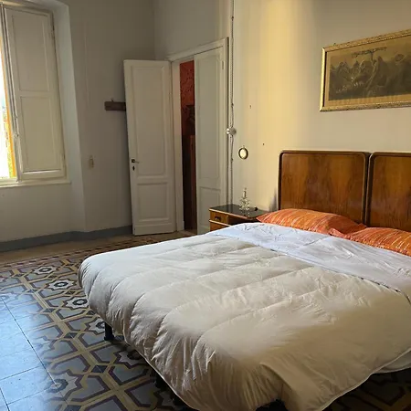 Palazzo Piazza Roma 아파트 *